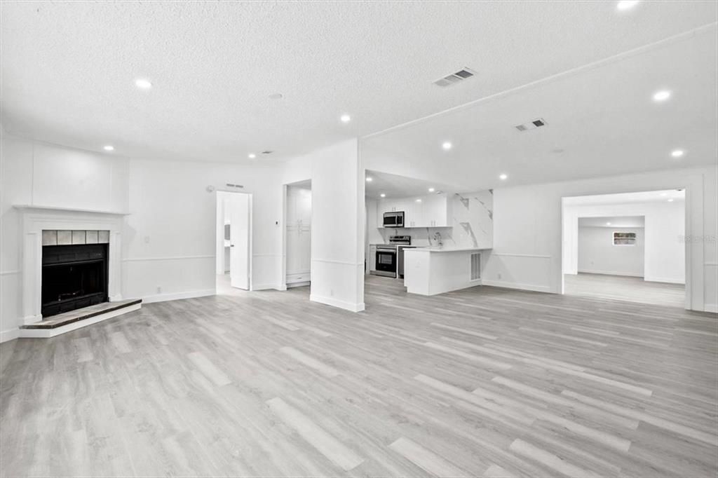 Active With Contract: $269,950 (4 beds, 3 baths, 2052 Square Feet)