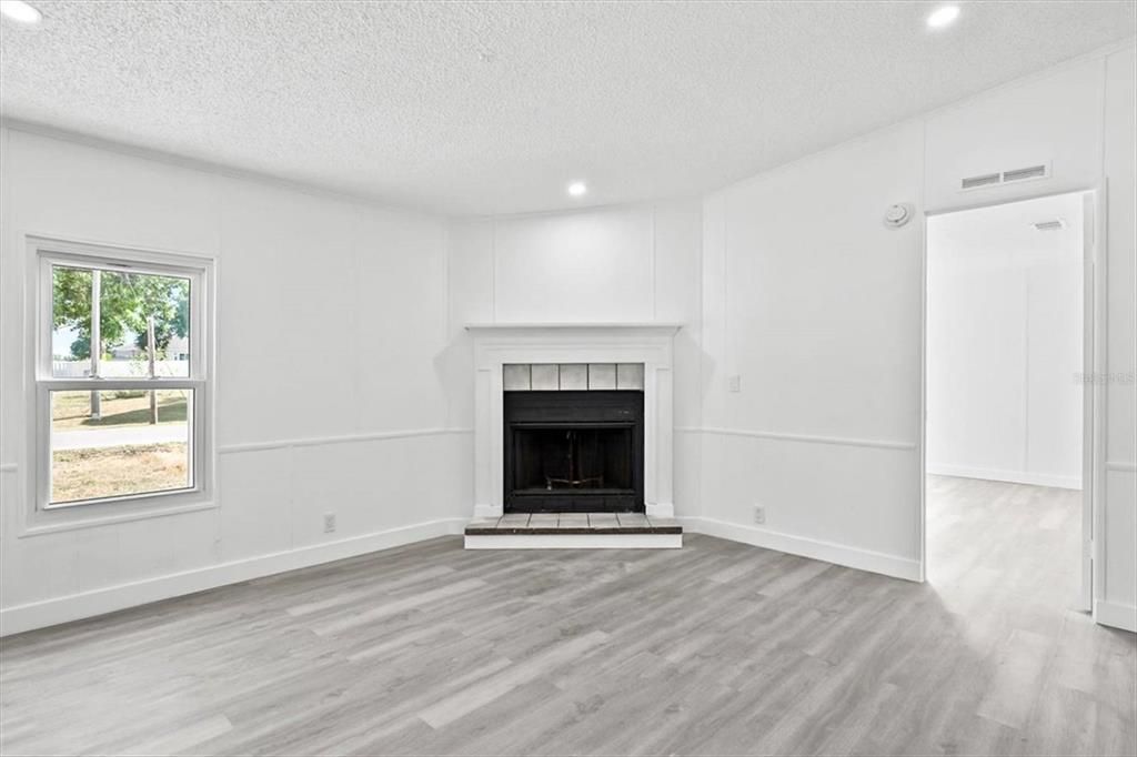 Active With Contract: $269,950 (4 beds, 3 baths, 2052 Square Feet)