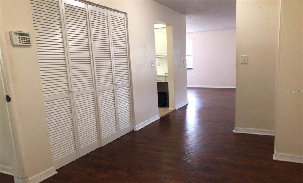 Active With Contract: $99,200 (2 beds, 2 baths, 960 Square Feet)