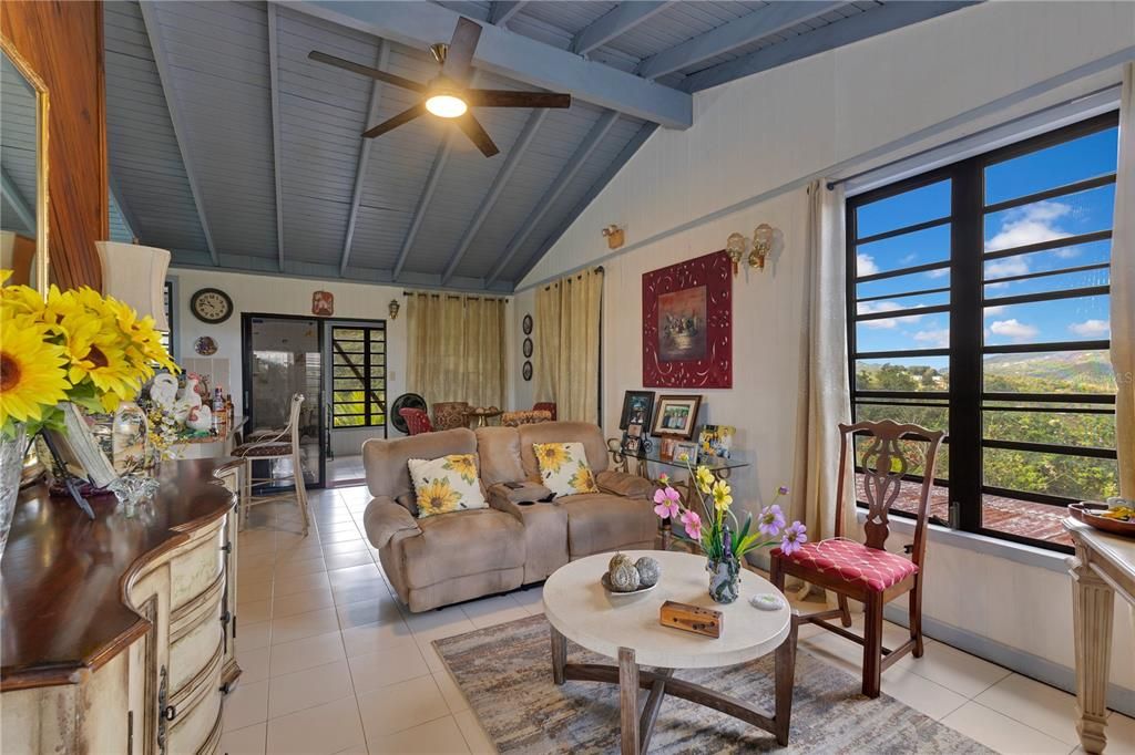 For Sale: $625,000 (5 beds, 2 baths, 2116 Square Feet)