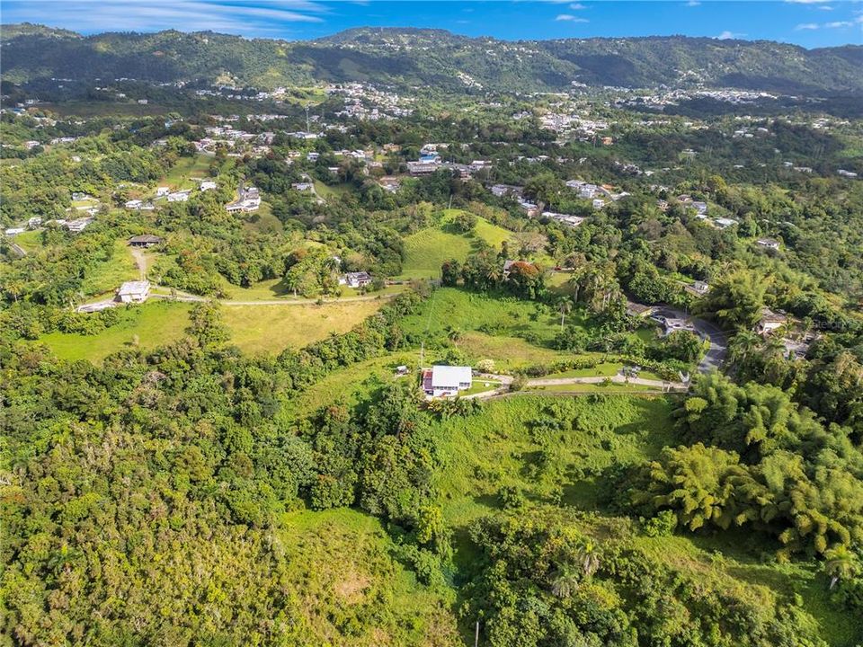 For Sale: $625,000 (5 beds, 2 baths, 2116 Square Feet)