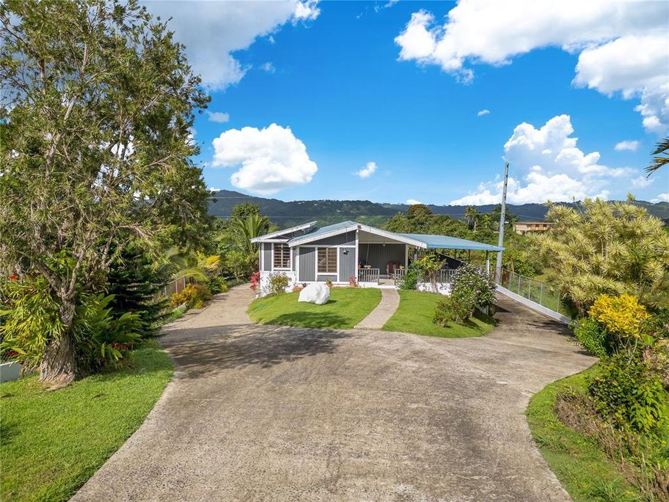 For Sale: $625,000 (5 beds, 2 baths, 2116 Square Feet)