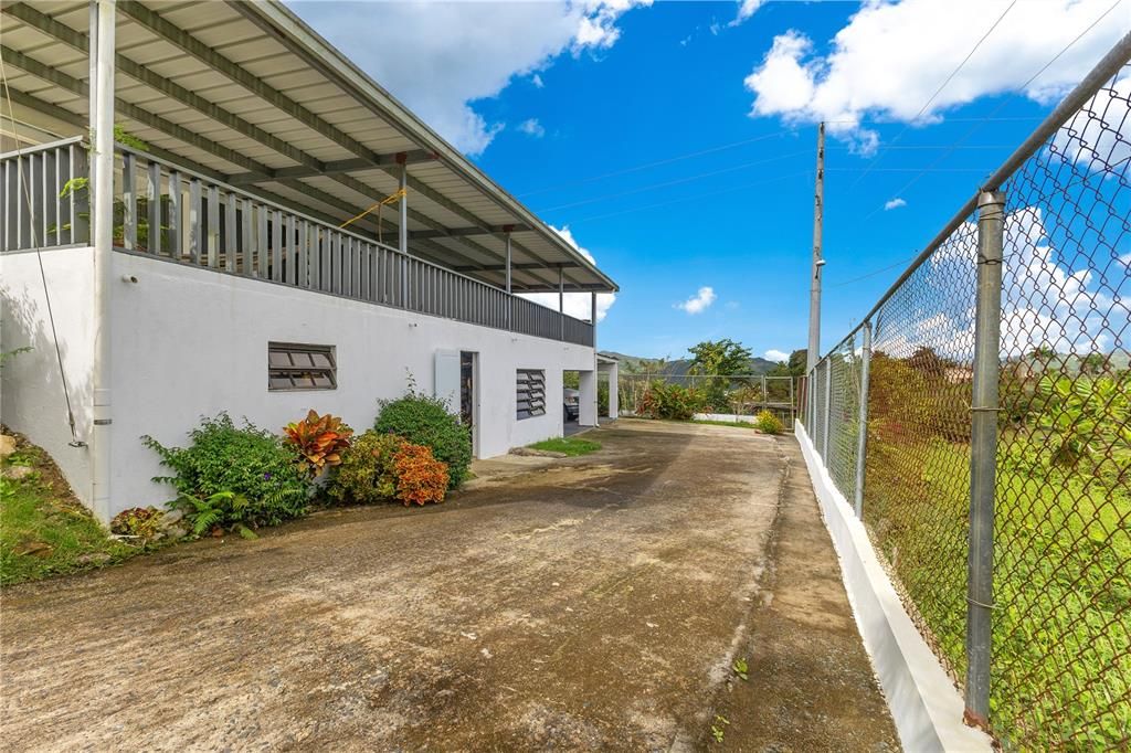 For Sale: $625,000 (5 beds, 2 baths, 2116 Square Feet)