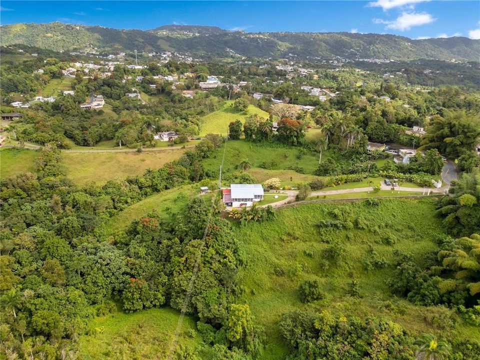 For Sale: $625,000 (5 beds, 2 baths, 2116 Square Feet)