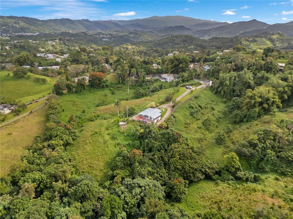 For Sale: $625,000 (5 beds, 2 baths, 2116 Square Feet)