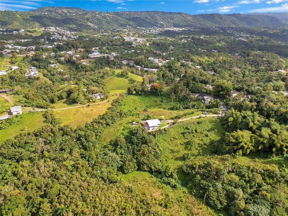 For Sale: $625,000 (5 beds, 2 baths, 2116 Square Feet)