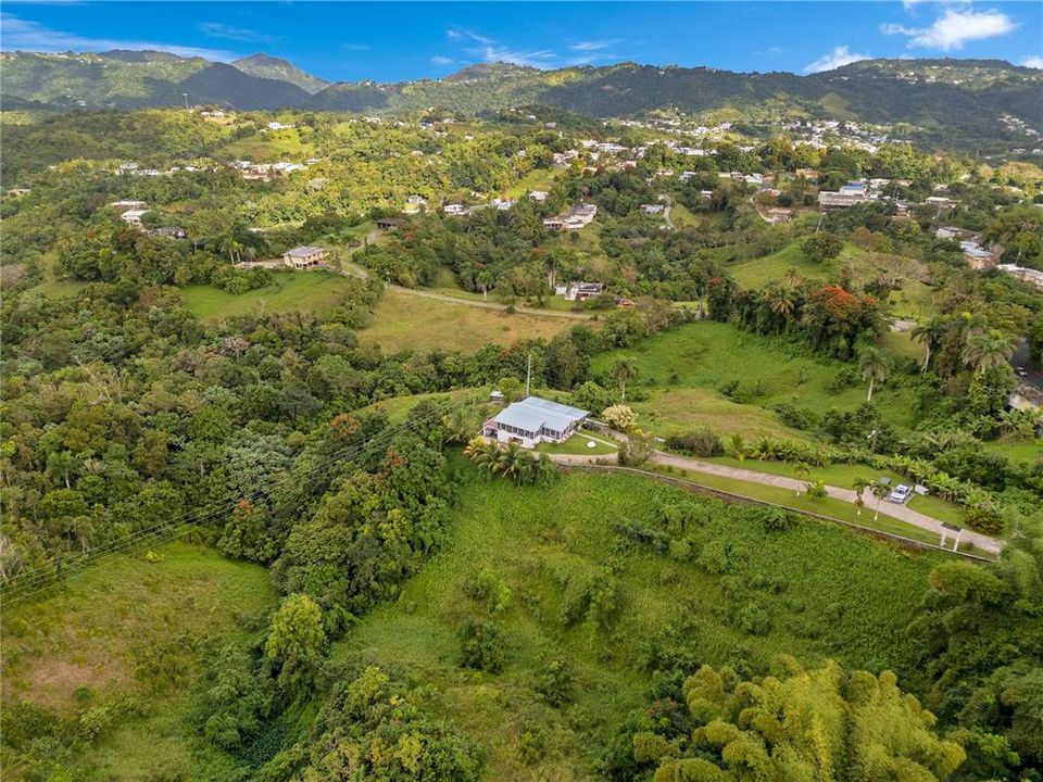 For Sale: $625,000 (5 beds, 2 baths, 2116 Square Feet)