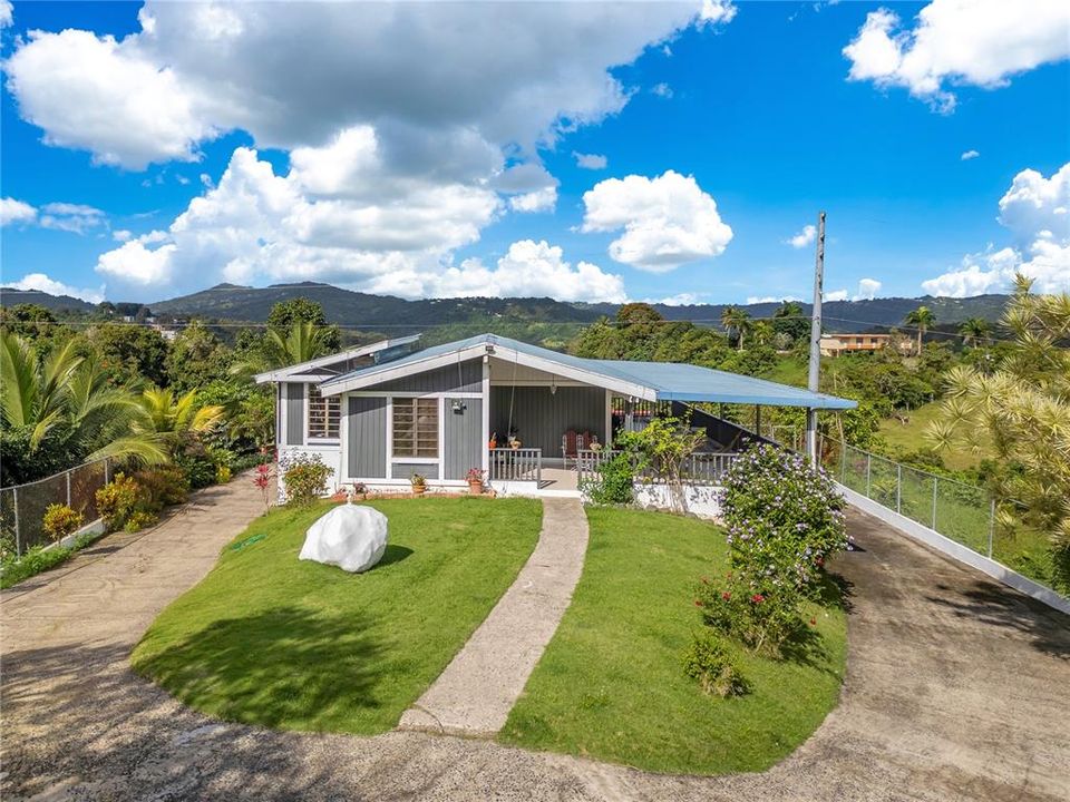 For Sale: $625,000 (5 beds, 2 baths, 2116 Square Feet)