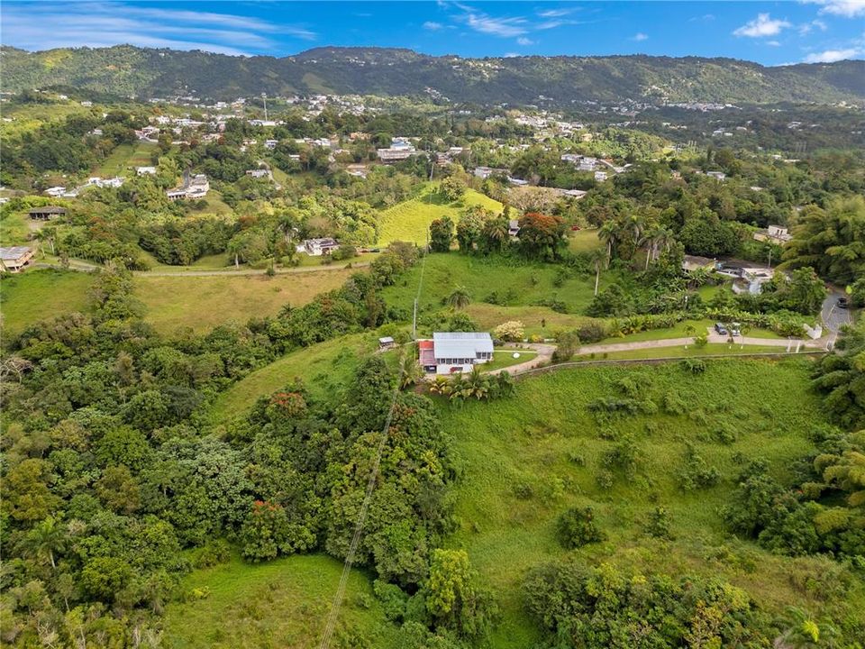 For Sale: $625,000 (5 beds, 2 baths, 2116 Square Feet)