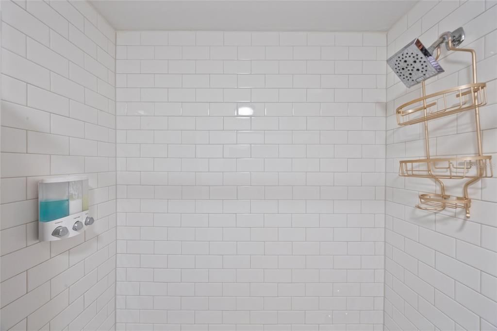 For Rent: $4,450 (3 beds, 2 baths, 1914 Square Feet)