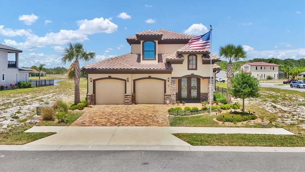 合同活跃: $895,000 (2 贝兹, 2 浴室, 2774 平方英尺)