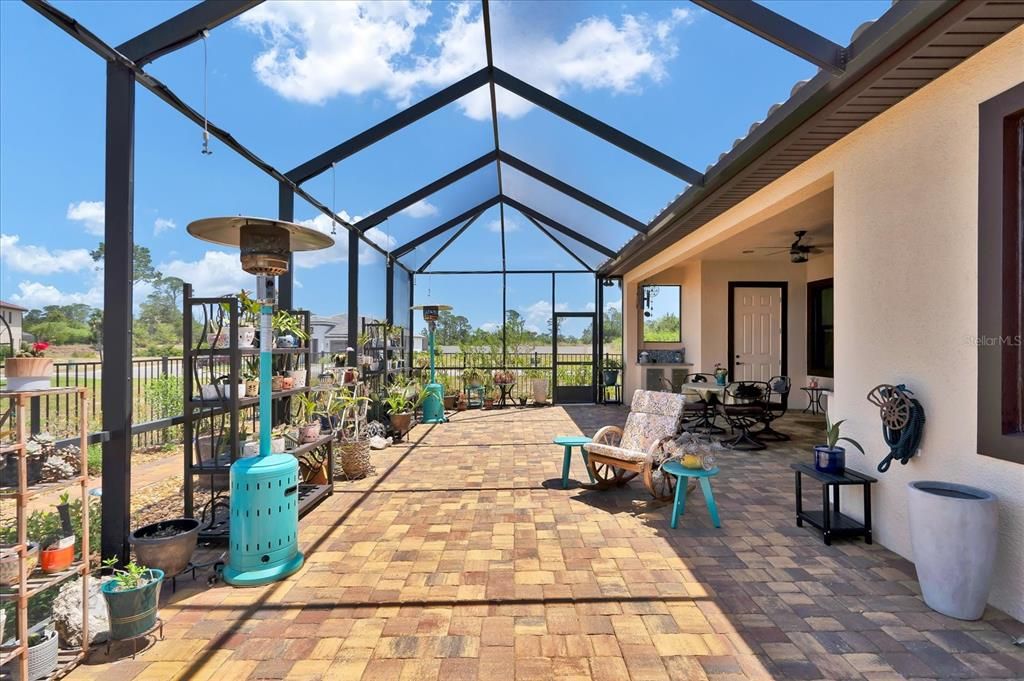 合同活跃: $895,000 (2 贝兹, 2 浴室, 2774 平方英尺)