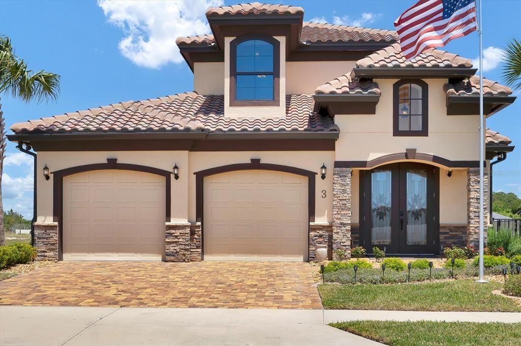 合同活跃: $895,000 (2 贝兹, 2 浴室, 2774 平方英尺)