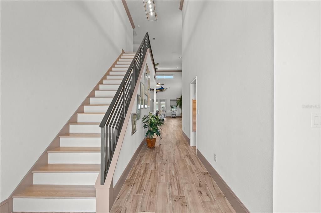 合同活跃: $895,000 (2 贝兹, 2 浴室, 2774 平方英尺)