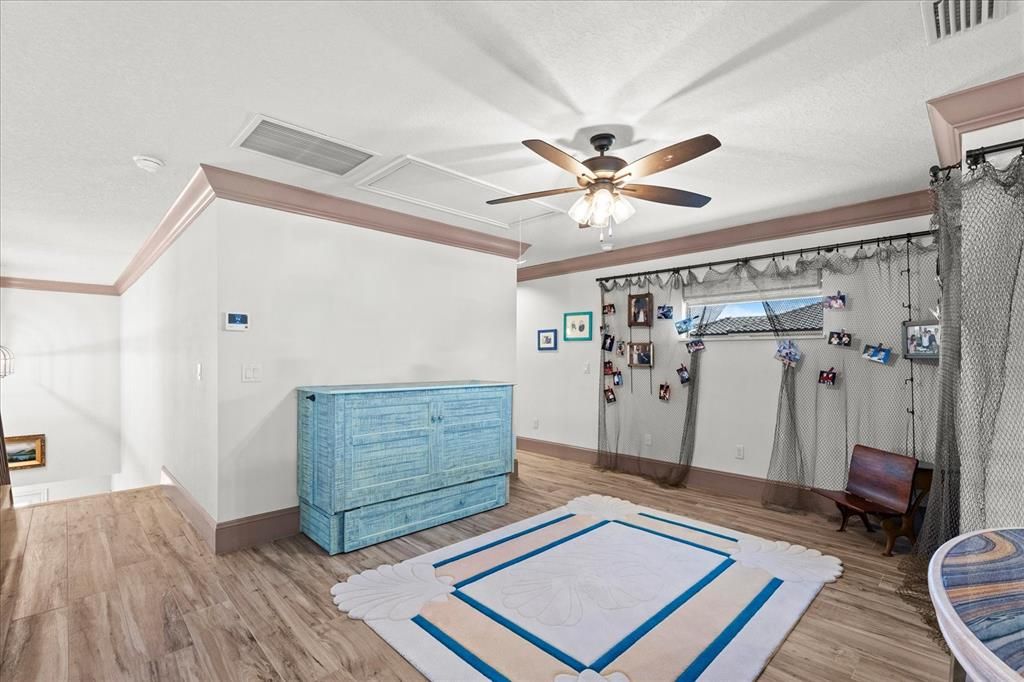 合同活跃: $895,000 (2 贝兹, 2 浴室, 2774 平方英尺)