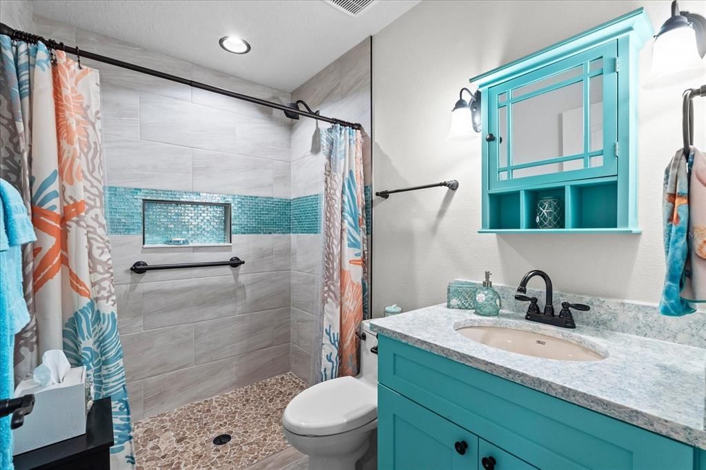 合同活跃: $895,000 (2 贝兹, 2 浴室, 2774 平方英尺)