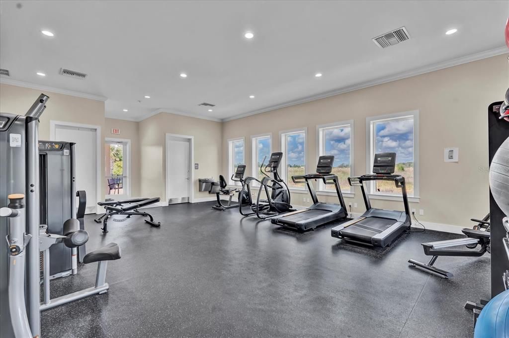 合同活跃: $895,000 (2 贝兹, 2 浴室, 2774 平方英尺)