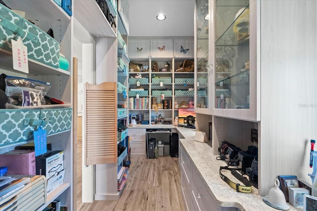 合同活跃: $895,000 (2 贝兹, 2 浴室, 2774 平方英尺)