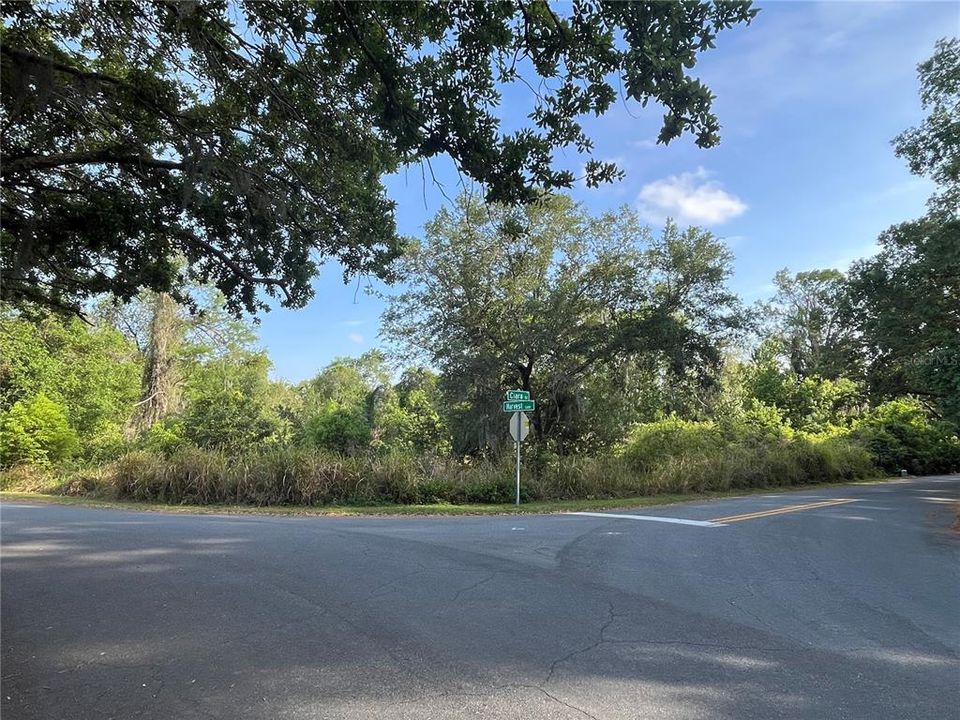 Activo con contrato: $279,000 (1.88 acres)