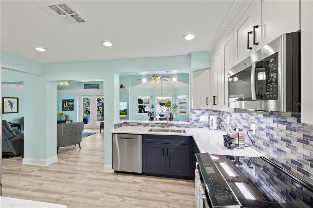 Active With Contract: $679,000 (3 beds, 2 baths, 2094 Square Feet)