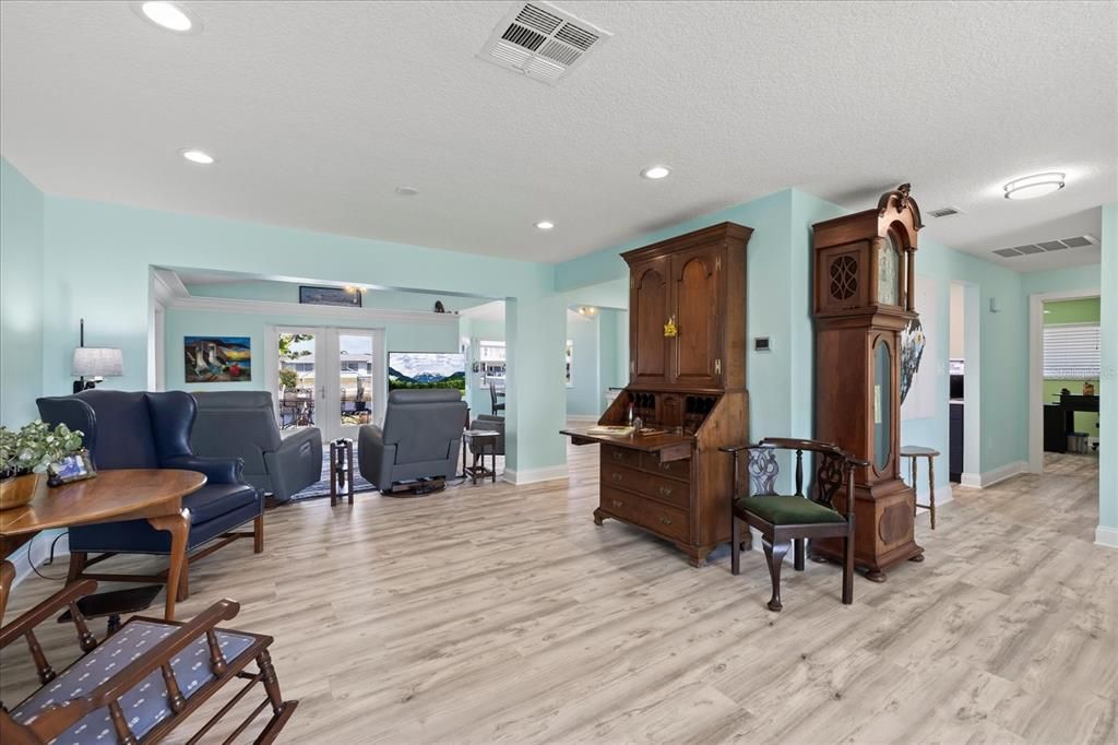 Active With Contract: $679,000 (3 beds, 2 baths, 2094 Square Feet)