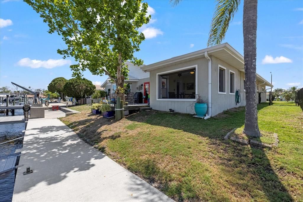 Active With Contract: $679,000 (3 beds, 2 baths, 2094 Square Feet)