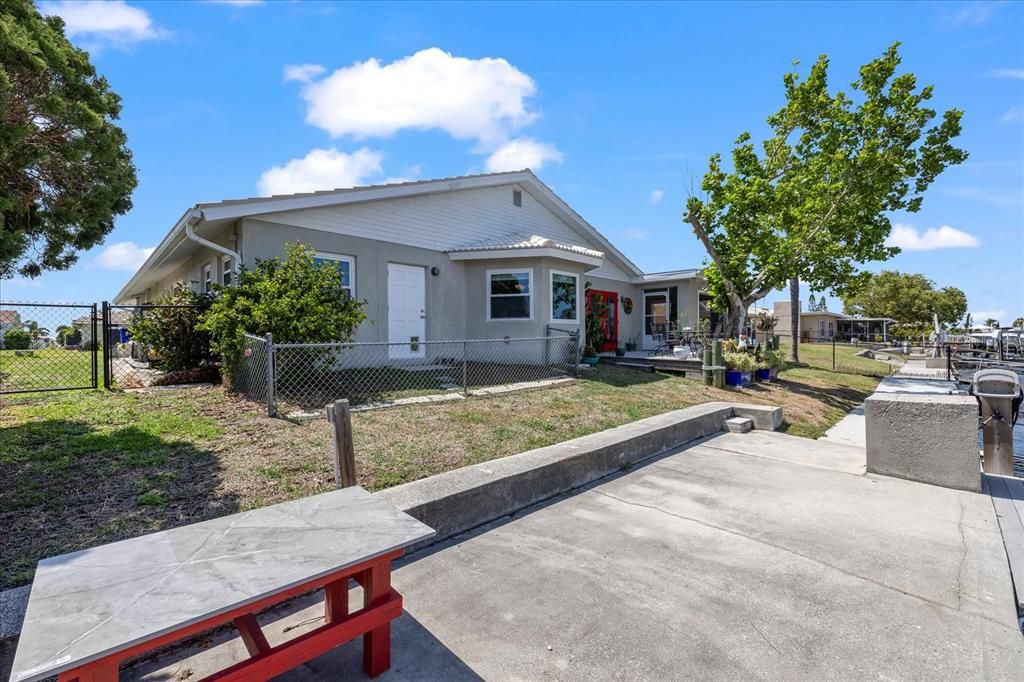 Active With Contract: $679,000 (3 beds, 2 baths, 2094 Square Feet)