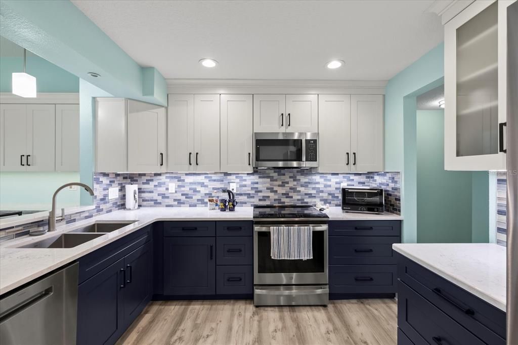 Active With Contract: $679,000 (3 beds, 2 baths, 2094 Square Feet)