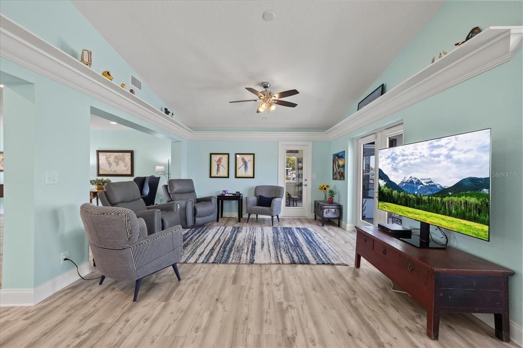 Active With Contract: $679,000 (3 beds, 2 baths, 2094 Square Feet)