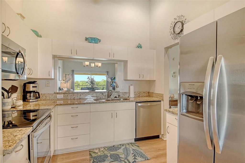 待售: $299,000 (2 贝兹, 2 浴室, 1106 平方英尺)