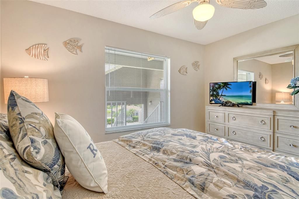 待售: $299,000 (2 贝兹, 2 浴室, 1106 平方英尺)