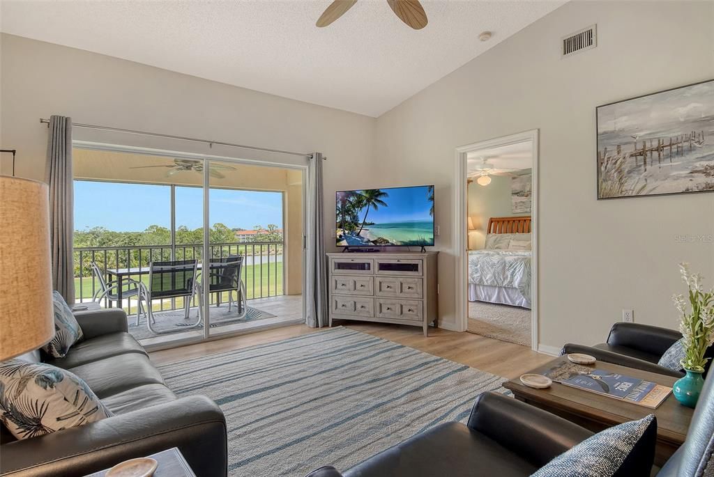 待售: $299,000 (2 贝兹, 2 浴室, 1106 平方英尺)