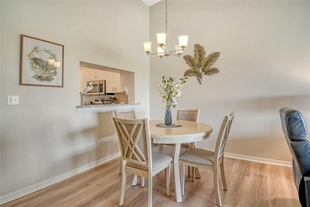 待售: $299,000 (2 贝兹, 2 浴室, 1106 平方英尺)