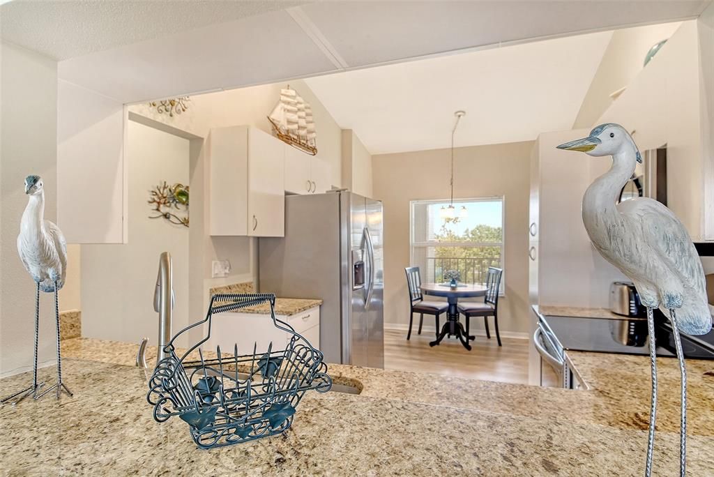 待售: $299,000 (2 贝兹, 2 浴室, 1106 平方英尺)