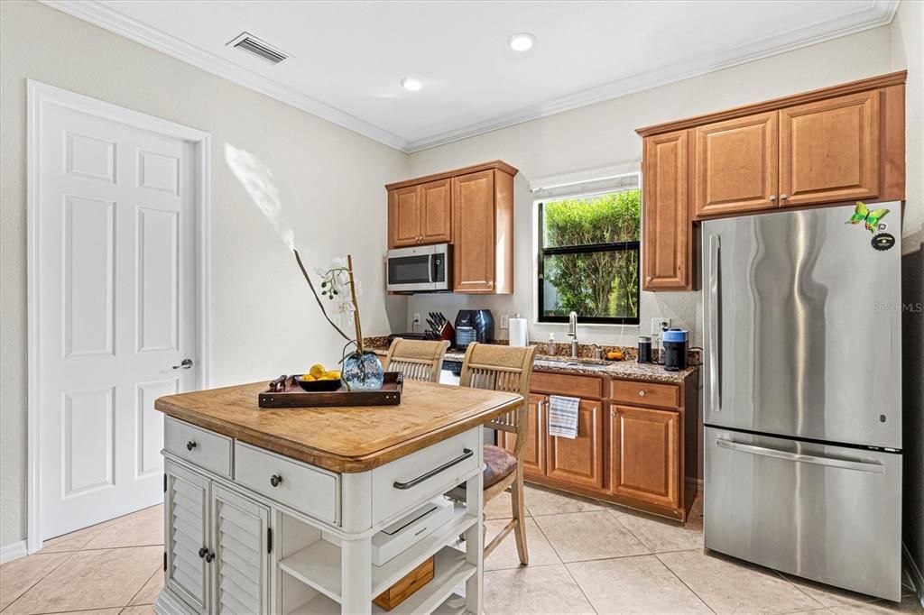 Active With Contract: $894,000 (6 beds, 4 baths, 3915 Square Feet)