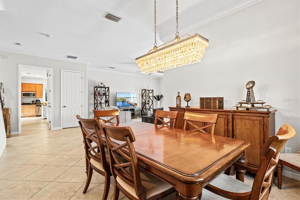 Active With Contract: $894,000 (6 beds, 4 baths, 3915 Square Feet)