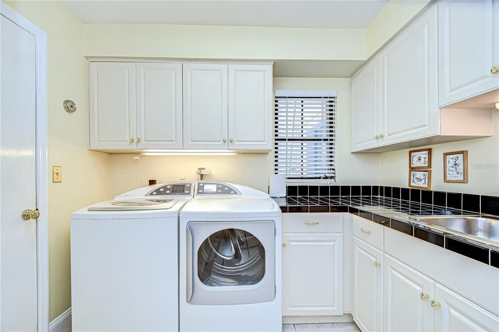 For Sale: $675,000 (4 beds, 3 baths, 2837 Square Feet)