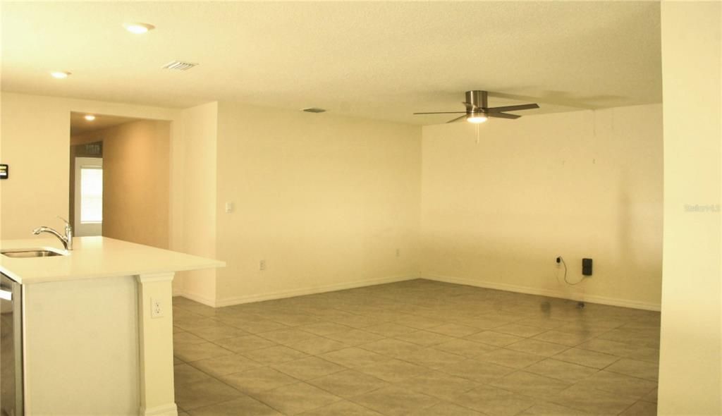 For Sale: $259,999 (3 beds, 2 baths, 1670 Square Feet)