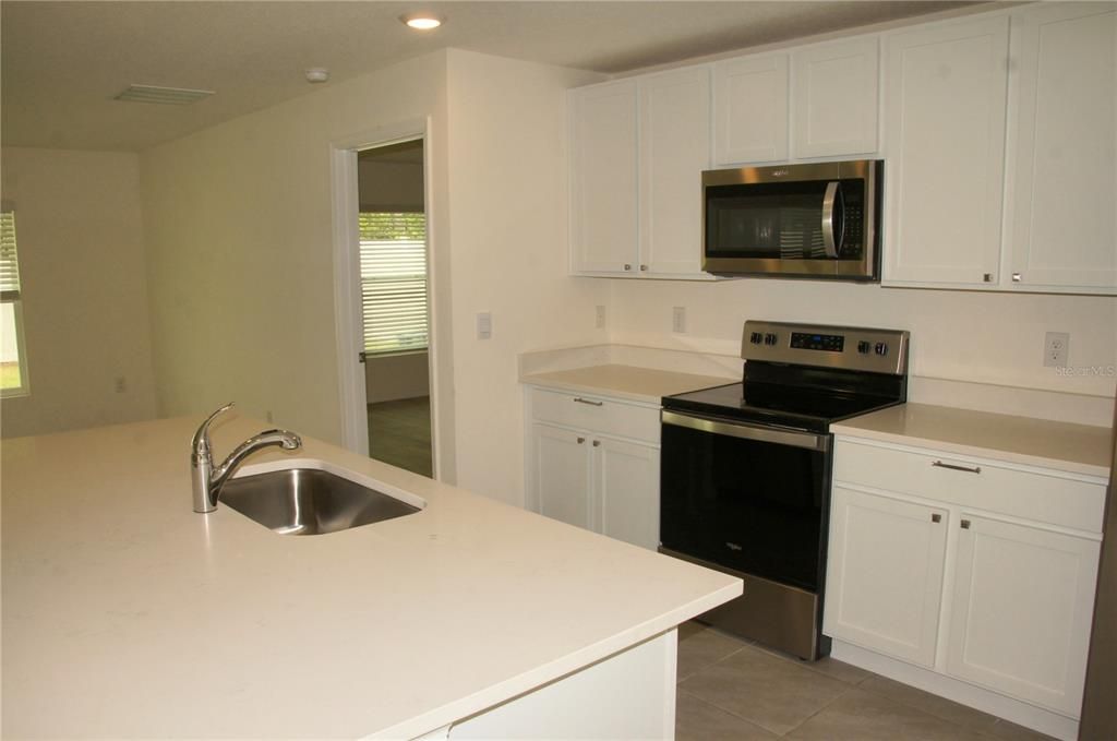 For Sale: $259,999 (3 beds, 2 baths, 1670 Square Feet)