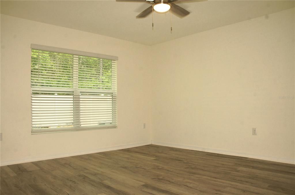 For Sale: $259,999 (3 beds, 2 baths, 1670 Square Feet)