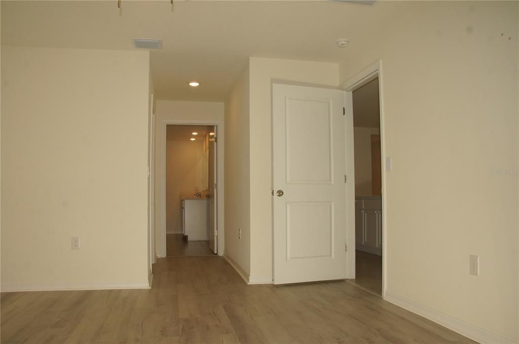 For Sale: $259,999 (3 beds, 2 baths, 1670 Square Feet)