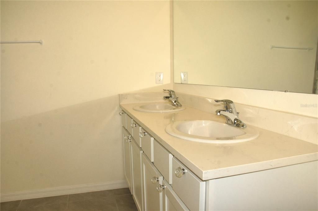 For Sale: $259,999 (3 beds, 2 baths, 1670 Square Feet)