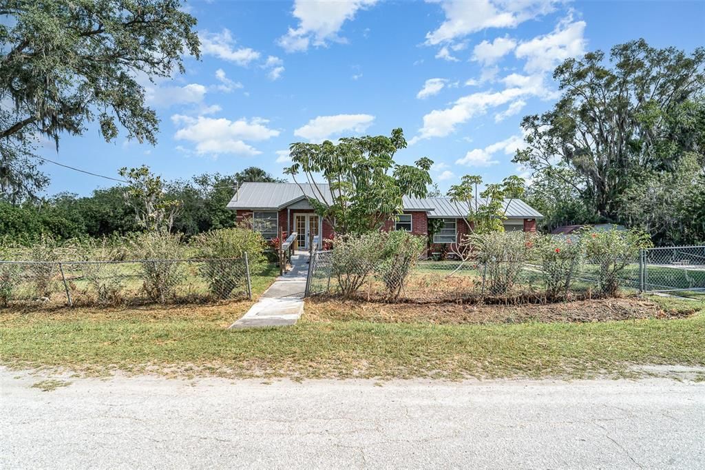 最近售出: $210,000 (2 贝兹, 1 浴室, 988 平方英尺)