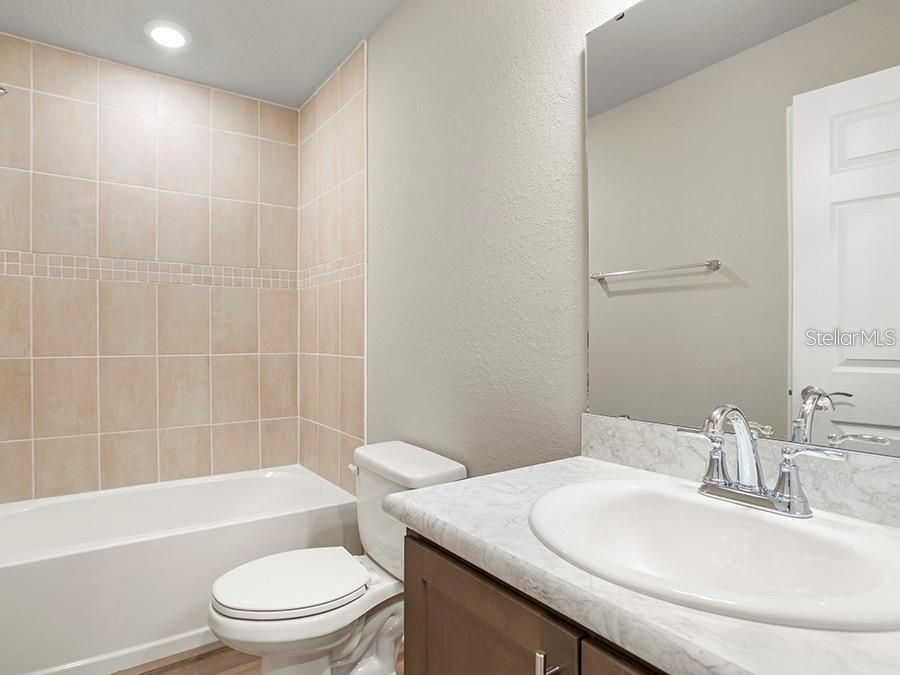 En Venta: $327,400 (3 camas, 2 baños, 1705 Pies cuadrados)