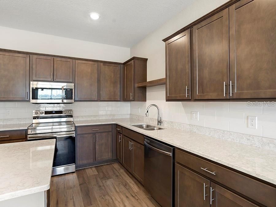 En Venta: $327,400 (3 camas, 2 baños, 1705 Pies cuadrados)