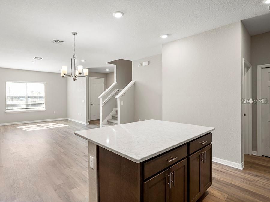 En Venta: $327,400 (3 camas, 2 baños, 1705 Pies cuadrados)