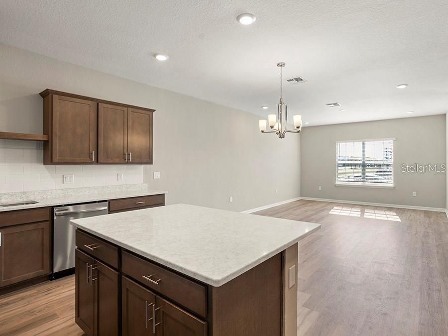 En Venta: $327,400 (3 camas, 2 baños, 1705 Pies cuadrados)