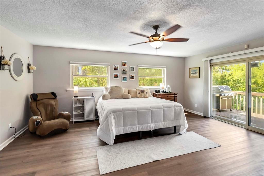 En Venta: $895,000 (5 camas, 3 baños, 3180 Pies cuadrados)