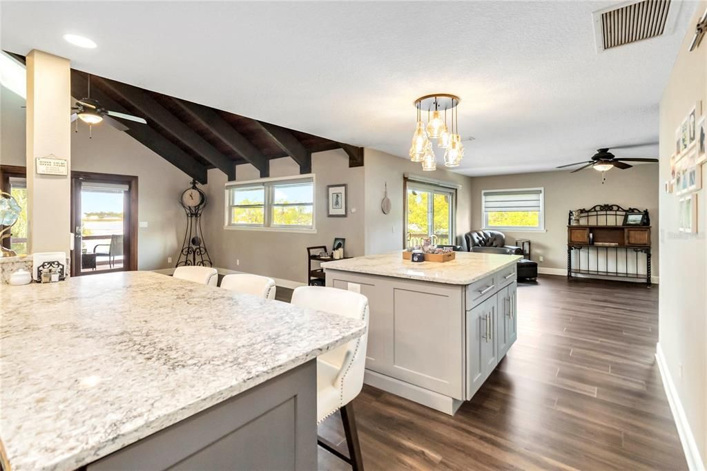 En Venta: $895,000 (5 camas, 3 baños, 3180 Pies cuadrados)