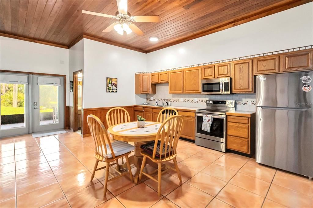 En Venta: $895,000 (5 camas, 3 baños, 3180 Pies cuadrados)